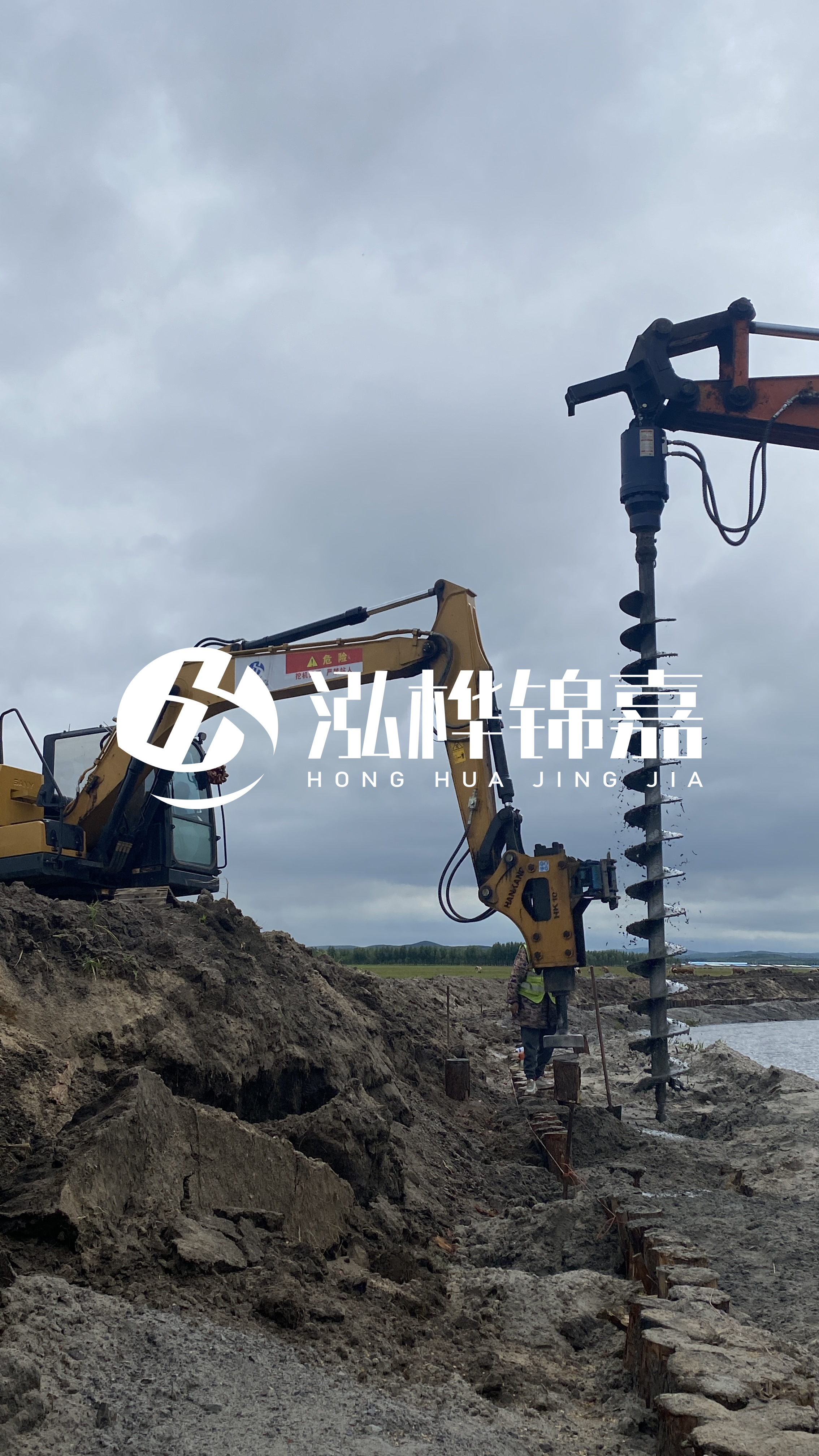 挖機(jī)打木樁怎么能打直?