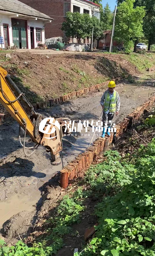 寧德河道清淤專業(yè)施工-挖掘機清理河底淤泥的深度如何控制?