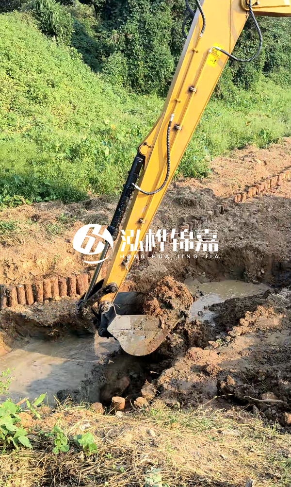 龍巖河道清淤專業(yè)施工-挖機清淤的效率怎么樣?