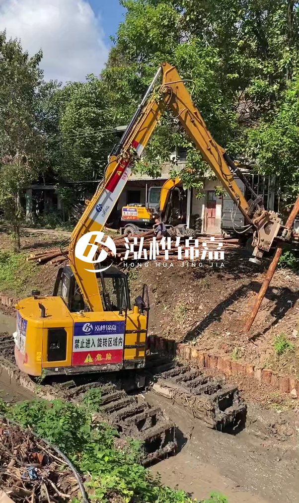 新余河道清淤專業(yè)施工-水陸挖掘機河道清淤的方式?