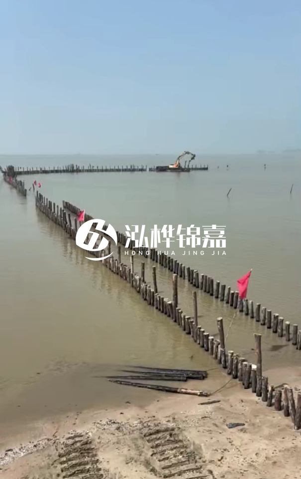 菏澤河道清淤專業施工-打完松木樁后清理淤泥是否會影響穩定性?