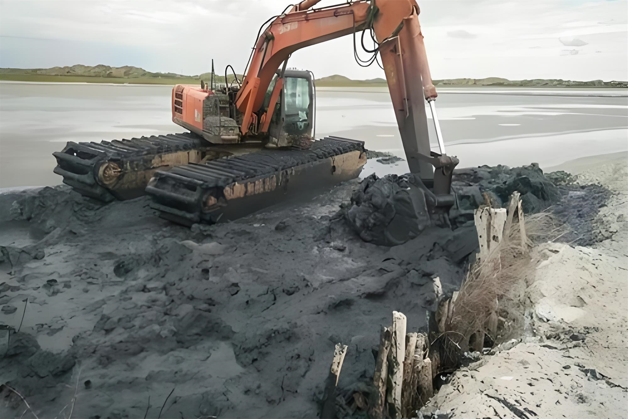 淮南水挖清淤團(tuán)隊(duì)泓樺錦嘉 - 小型水挖清淤適合鄉(xiāng)村溝渠作業(yè)嗎?