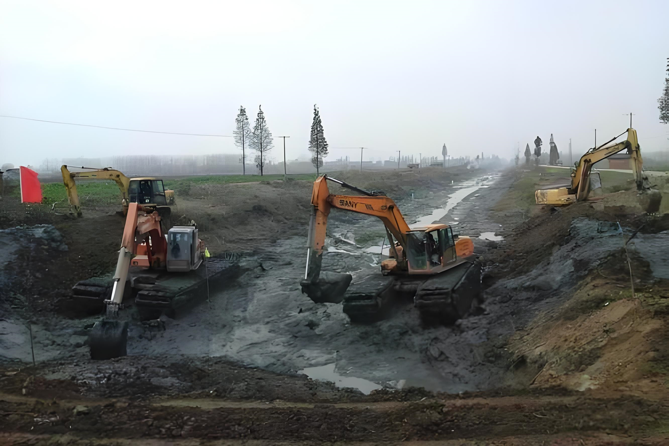 湖南岳陽挖機(jī)清淤施工隊(duì) - 挖機(jī)清淤對(duì)河道邊坡有破壞嗎?